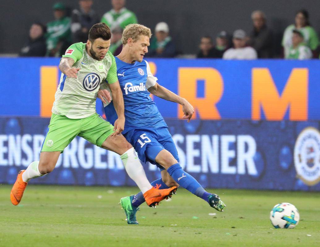 开云电竞官网-皇家社会迎德国杯关键赛，冲刺阶段再遭质疑，话题不断，细节决定成败(rydercup莱德杯)